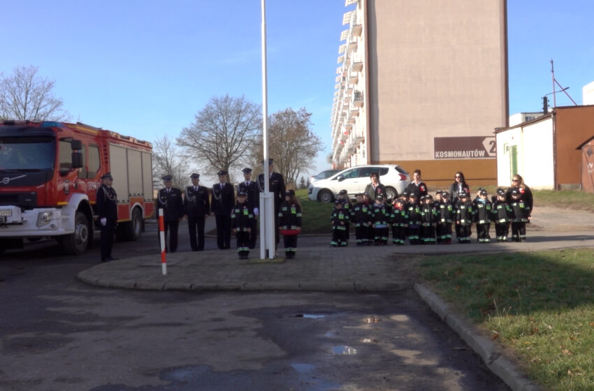  Mali strażacy i druhowie z OSP Konin-Chorzeń uczcili Święto Niepodległości