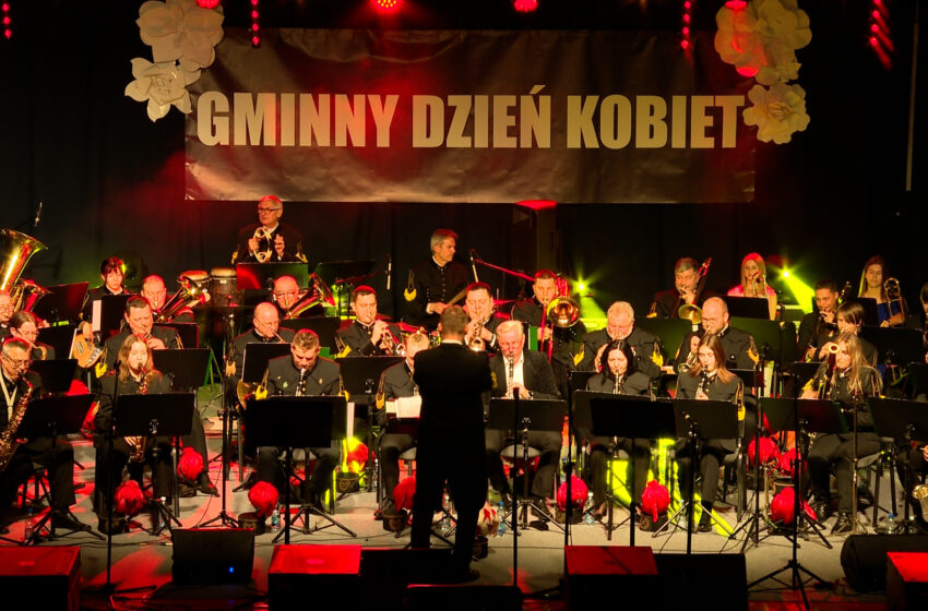  Występ orkiestry PAK KWB Konin w prezencie dla Pań