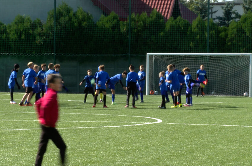  Piłkarze Lecha Poznań zagrali na nowym boisku w Grzegorzewie