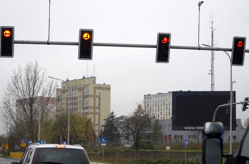  Konin: Znaki poziome nie odpowiadają sygnalizacji świetlnej. Co mają zrobić kierowcy?