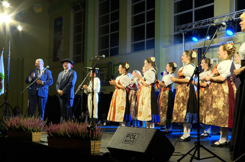  Zatańczyli i zaśpiewali dla mieszkańców gminy Rzgów