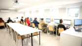 AI wkracza do polskich szkół. Rząd przeznaczy miliardy na nowoczesne laboratoria