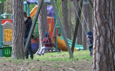 Coraz więcej ojców na urlopie rodzicielskim. Zmienia się model opieki nad dziećmi w Polsce